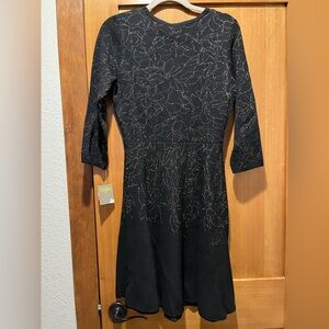 Taylor Dresses Black and Gold fit and flare dress